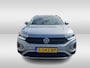 Volkswagen T-Roc 1.0 TSI Life Extra getint glas / 17"LM velgen / Airco / Cockpit Pro / Apple Carplay/Android Auto Fabrieksgarantie tot 20-01-2027 of 100.000 km.