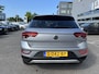 Volkswagen T-Roc 1.0 TSI Life Extra getint glas / 17"LM velgen / Airco / Cockpit Pro / Apple Carplay/Android Auto Fabrieksgarantie tot 20-01-2027 of 100.000 km.