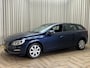Volvo V60 1.6 D2 Kinetic *Trekhaak* Navi + HDD / Distributie v.v. / Digi Dash / PDC / Org. NL + NAP