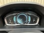 Volvo V60 1.6 D2 Kinetic *Trekhaak* Navi + HDD / Distributie v.v. / Digi Dash / PDC / Org. NL + NAP