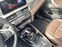 BMW X1 sDrive20i Business Edition Plus / Automaat / NL-Auto / Dealer-Onderhouden / Vol-Leder / Stoelverwarming / Open-Panodak / Cruise-Control / Head-Up-Display / Elektr.-Achterklep / DAB Radio-Bluetooth / Navi / LED / PDC V+A met Camera / 18'' LMV / ENZ.