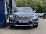 BMW X1 sDrive20i Business Edition Plus / Automaat / NL-Auto / Dealer-Onderhouden / Vol-Leder / Stoelverwarming / Open-Panodak / Cruise-Control / Head-Up-Display / Elektr.-Achterklep / DAB Radio-Bluetooth / Navi / LED / PDC V+A met Camera / 18'' LMV / ENZ.