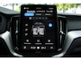 Volvo XC60 T6 Plug-in hybrid AWD Plus Black Edition | Verwarmbare Voor- en Achterstoelen | Harman/ Kardon Premium Audio | Getint Glas Achter | Luchtvering | Adpatieve Cruise Control | 360 Graden Camera | Verwarmbaar Stuurwiel | Apple Carplay/Android Auto | Adaptieve Koplampen | Elektrische Achterklep | Keyless Entry | Draadloze Telefoonlader | Dodehoekdetectie Met Correctie| 21" Lichtmetalen Velgen | Volvo On Call | Elektrische Voorstoelen met Memory | Electronic Climate Control | Panorama Dak | Parkeersensoren |