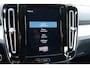 Volvo XC40 T5 Automaat Plug-in hybrid Plus Dark | Premium Audio by Harman en Kardon| Interieur Voorverwarming| Electrisch bedienbare voorstoelen| Parkeer Camera| Park Assist voor en achter| Semi Electrische Trekhaak.