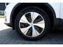 Volvo XC40 T5 Automaat Plug-in hybrid Plus Dark | Premium Audio by Harman en Kardon| Interieur Voorverwarming| Electrisch bedienbare voorstoelen| Parkeer Camera| Park Assist voor en achter| Semi Electrische Trekhaak.