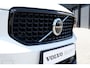 Volvo XC40 T5 Automaat Plug-in hybrid Plus Dark | Premium Audio by Harman en Kardon| Interieur Voorverwarming| Electrisch bedienbare voorstoelen| Parkeer Camera| Park Assist voor en achter| Semi Electrische Trekhaak.