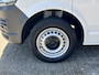Volkswagen Transporter 2.0 TDI L2H1 150pk Airco Cruise controle Kastinrichting Laderkast Parkeersensoren achter Telefoonvoorbereiding 2-Persoons Usb aansluiting 1e eigenaar Euro 6 Bestel