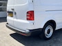 Volkswagen Transporter 2.0 TDI L2H1 150pk Airco Cruise controle Kastinrichting Laderkast Parkeersensoren achter Telefoonvoorbereiding 2-Persoons Usb aansluiting 1e eigenaar Euro 6 Bestel