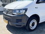 Volkswagen Transporter 2.0 TDI L2H1 150pk Airco Cruise controle Kastinrichting Laderkast Parkeersensoren achter Telefoonvoorbereiding 2-Persoons Usb aansluiting 1e eigenaar Euro 6 Bestel