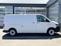 Volkswagen Transporter 2.0 TDI L2H1 150pk Airco Cruise controle Kastinrichting Laderkast Parkeersensoren achter Telefoonvoorbereiding 2-Persoons Usb aansluiting 1e eigenaar Euro 6 Bestel