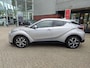 Toyota C-HR 1.8 Hybrid STYLE 4S-BANDEN JBL-AUDIO BLIND SPOT STOELVERW PARK-SENSOREN NAVI KEYLESS 18'' LM-VELGEN AD-CRUISE CLIMA CAMERA BLUETOOTH NL-AUTO