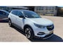 Opel Grandland X 1.2 Turbo Automaat Ultimate | Camera |  | Climate Control | Glazen panorama dak met elektrisch bedienbare zonwering | Apple Carplay/Android Auto | Sportstoelen | 18 Lichtmetalen Velgen | Afwijkende dakkleur | Trekhaak