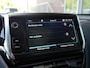 Peugeot 2008 1.2 PureTech GT-line | Navigatie | Panoramadak | 17 inch lichtmetalen velgen | Achteruitrijcamera | Parkeersensoren achter | Cruise control | Climate control | Apple carplay/Android auto