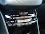 Peugeot 2008 1.2 PureTech GT-line | Navigatie | Panoramadak | 17 inch lichtmetalen velgen | Achteruitrijcamera | Parkeersensoren achter | Cruise control | Climate control | Apple carplay/Android auto