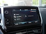 Peugeot 2008 1.2 PureTech GT-line | Navigatie | Panoramadak | 17 inch lichtmetalen velgen | Achteruitrijcamera | Parkeersensoren achter | Cruise control | Climate control | Apple carplay/Android auto