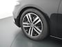 Mercedes-Benz A-klasse 180 Luxury Business Solution | Trekhaak Wegklapbaar | Stoelverwarming Voor | Sfeerverlichting | Augmented Reality | Camera Achter