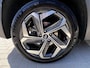 Hyundai Tucson 1.6 T-GDI HEV 230 Premium Sky Automaat / Goed onderhouden / Leder / Stuur-, stoel- en achterbankverwarming / Stoelventilatie / Navigatie / Apple Carplay Android / Winterbanden incl. /