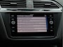 Volkswagen Tiguan 1.4 TSI eHybrid R-Line | Panoramadak | Black Style | Trekhaak | Camera | Stoel- en Stuurverwarming | Navigatie |