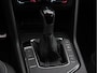 Volkswagen Tiguan 1.4 TSI eHybrid R-Line | Panoramadak | Black Style | Trekhaak | Camera | Stoel- en Stuurverwarming | Navigatie |