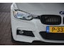 BMW 3-Serie 330e M Sport | Navigatie | Carplay | Sportstoelen | Camera | Sterrenhemel | Stoelverwarming | Uitstraling!! |