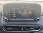 Hyundai Kona 1.0T Essence / Trekhaak / Sidesteps / Achteruitrijcamera / Krell-audio / Plus pack / Navigatie / Climate control / Cruise control /