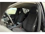 Volvo XC40 1.5 T4 Recharge R-Design - Camera - Stoel/Stuur verwarming - Navi - BLIS - Voorruit Verwarming - Rijklaar