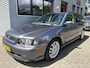 Volvo V40 2.0 Europa -AUTO AIRCO-STOELVERWARMING-CRUISECONTROL-DEALER ONDERHOUDEN!-D-RIEM V.V. IN 2023!-APK 21-06-2026!