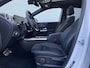 Mercedes-Benz B-klasse 200 AMG Line | Pano | Trekhaak | Camera | Ambient Light | Dodehoek | Keyless