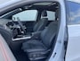 Mercedes-Benz B-klasse 200 AMG Line | Pano | Trekhaak | Camera | Ambient Light | Dodehoek | Keyless