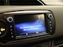 Toyota Yaris 1.5 Hybrid Lease - ORIGINEEL NEDERLANDSE AUTO - CLIMATE CONTROL - NAVIGATIE - GETINTE RAMEN ACHTER - ELEKTRISCH VERTELBARE BUITENSPIEGELS - KEYLESS START