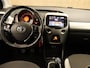 Toyota Aygo 1.0 VVT-i X-Wave - CLIMATE CONTROL - NAVIGATIE - 15 INCH LICHT METALEN VELGEN - CAMERA - LEDEREN STUUR - TOERENTELLER - BLUETOOTH - MISTLAMPEN VOOR