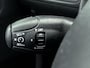Peugeot 2008 SUV GT-line 130 pk | Navigatie | Achteruitrijcamera | Parkeersensoren Voor en Achter | LED Dagrijverlichting | Trekhaak | Lederen Sportstuur | Mistlampen Voor | Climate Control | Cruise Control | 17" Lichtmetalen Velgen | Apple Carplay/Android Auto |