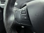 Peugeot 2008 SUV GT-line 130 pk | Navigatie | Achteruitrijcamera | Parkeersensoren Voor en Achter | LED Dagrijverlichting | Trekhaak | Lederen Sportstuur | Mistlampen Voor | Climate Control | Cruise Control | 17" Lichtmetalen Velgen | Apple Carplay/Android Auto |