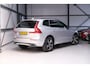 Volvo XC60 2.0 Recharge T8 AWD R-Design 390 pk | Trekhaak | Schuifdak | Dealer onderhouden | Camera | DAB | Stoel + stuurwiel verwarming | rijklaar incl garantie |