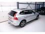 Volvo XC60 2.0 Recharge T8 AWD R-Design 390 pk | Trekhaak | Schuifdak | Dealer onderhouden | Camera | DAB | Stoel + stuurwiel verwarming | rijklaar incl garantie |