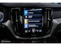 Volvo XC60 2.0 Recharge T8 AWD R-Design 390 pk | Trekhaak | Schuifdak | Dealer onderhouden | Camera | DAB | Stoel + stuurwiel verwarming | rijklaar incl garantie |