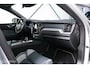 Volvo XC60 2.0 Recharge T8 AWD R-Design 390 pk | Trekhaak | Schuifdak | Dealer onderhouden | Camera | DAB | Stoel + stuurwiel verwarming | rijklaar incl garantie |