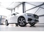 Volvo XC60 2.0 Recharge T8 AWD R-Design 390 pk | Trekhaak | Schuifdak | Dealer onderhouden | Camera | DAB | Stoel + stuurwiel verwarming | rijklaar incl garantie |