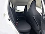 Citroën C1 Shine 72 pk Automaat | Navigatie via Apple Carplay/Android Auto | Achteruitrijcamera | LED Dagrijverlichting | Lederen Stuurwiel en Versnellingspook | Bluetooth | Buitenspiegels Elektrisch Verstel -en Verwarmbaar | 15" Lichtmetalen Velgen |