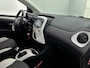 Citroën C1 Shine 72 pk Automaat | Navigatie via Apple Carplay/Android Auto | Achteruitrijcamera | LED Dagrijverlichting | Lederen Stuurwiel en Versnellingspook | Bluetooth | Buitenspiegels Elektrisch Verstel -en Verwarmbaar | 15" Lichtmetalen Velgen |