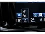Volvo V60 2.0 B3 Momentum Advantage | Schuifdak | Pine Grey | Trekhaak | Stoel + stuurwiel verwarming | NAP NL auto |