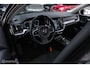 Volvo V60 2.0 B3 Momentum Advantage | Schuifdak | Pine Grey | Trekhaak | Stoel + stuurwiel verwarming | NAP NL auto |
