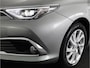 Toyota Auris Touring Sports 1.8 Hybrid Executive | Half lederen bekleding | Parkeersensoren V+A | Navigatie | Stoelverwarming |
