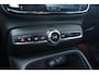 Volvo XC40 Single Motor Core 69 kWh | Warmtepomp | Stoel + Stuurverwarming | Glossy Black emblemen achterklep | Glossy Black dak | Park Assist & Camera achter | Google Services | 19" Velgen | Cruise Control & Limiter | Full LED incl. Grootlicht assistent |