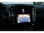 Volvo XC40 Single Motor Core 69 kWh | Warmtepomp | Stoel + Stuurverwarming | Glossy Black emblemen achterklep | Glossy Black dak | Park Assist & Camera achter | Google Services | 19" Velgen | Cruise Control & Limiter | Full LED incl. Grootlicht assistent |