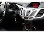 Ford Fiesta 1.6 TDCi ECOnetic Titanium | climate control | cruise control | pdc achter | bluetooth | radio cd | inklapbare spiegels
