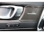 Volvo EX40 Extended Range Ultra 82 kWh - Panorama/schuifdak - IntelliSafe Assist & Surround - 360º Camera - Verwarmde voorstoelen, stuur & achterbank - Parkeersensoren voor & achter - Elektr. bedienb. voorstoelen met geheugen links - Draadloze tel. lader - Warmtepomp - Extra getint glas - 20' LMV
