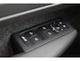 Volvo EC40 Extended Range Ultra 82 kWh - Panoramadak - IntelliSafe Assist & Surround - 360º Camera - Harman/Kardon audio - Verwarmde voorstoelen, stuur & achterbank - Parkeersensoren voor & achter - Elektr. bedienb. voorstoelen met geheugen links - Draadloze tel. lader - Warmtepomp - Extra getint glas - 19' LMV