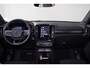 Volvo EC40 Extended Range Ultra 82 kWh - Panoramadak - IntelliSafe Assist & Surround - 360º Camera - Harman/Kardon audio - Verwarmde voorstoelen, stuur & achterbank - Parkeersensoren voor & achter - Elektr. bedienb. voorstoelen met geheugen links - Draadloze tel. lader - Warmtepomp - Extra getint glas - 19' LMV