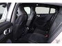 Volvo EC40 Extended Range Ultra 82 kWh - Panoramadak - IntelliSafe Assist & Surround - 360º Camera - Harman/Kardon audio - Verwarmde voorstoelen, stuur & achterbank - Parkeersensoren voor & achter - Elektr. bedienb. voorstoelen met geheugen links - Draadloze tel. lader - Warmtepomp - Extra getint glas - 19' LMV